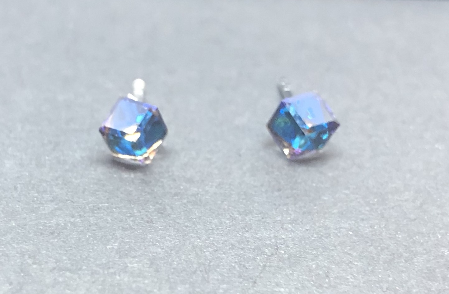 Emigreren Ashley Furman slijm Sterling silver stud earrings swarovski crystal cube blue purple color -  Dimple's Imports